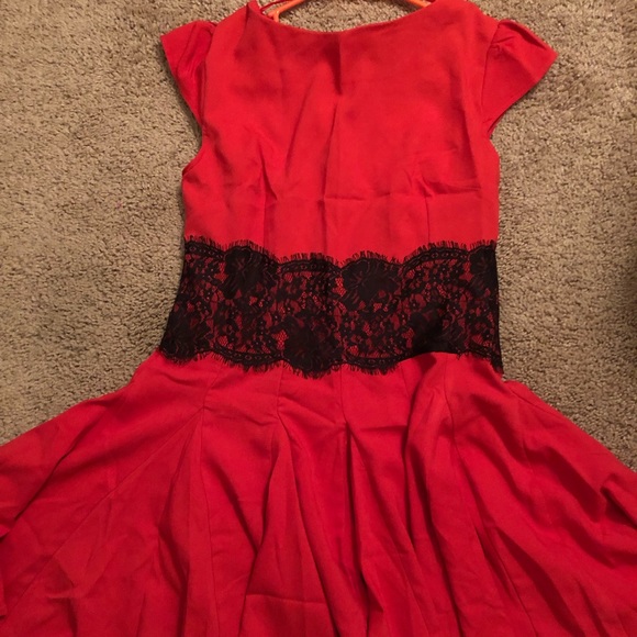Coral and black lace skater dress - Picture 2 of 3